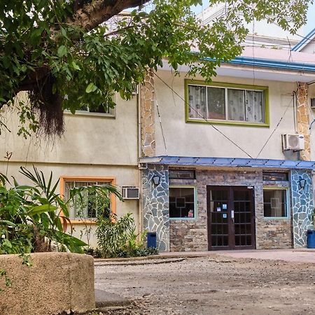 Hidden Hill Hotel Мактан Екстер'єр фото